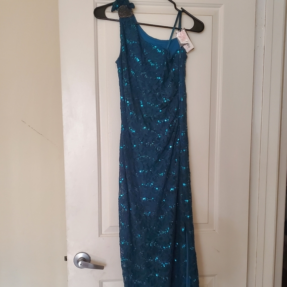 Dress - Picture 3 of 4